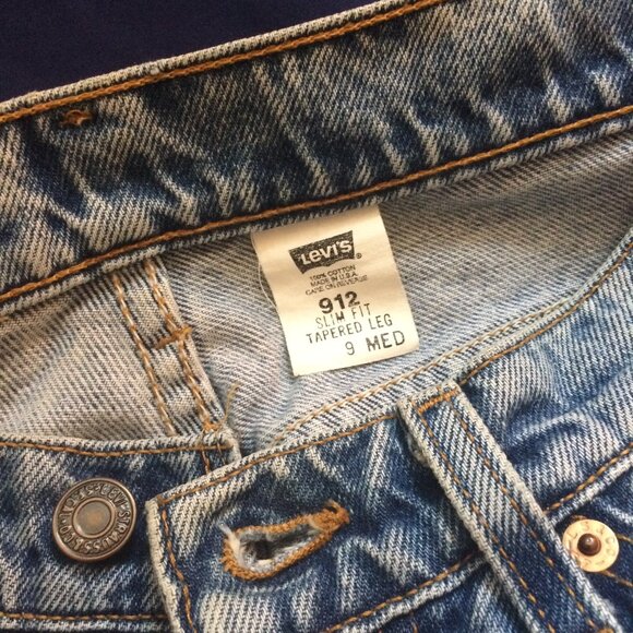 Vintage Levi's tapered jeans (24-25W, size XS/S) - Picture 9 of 16